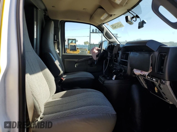 2023 Chevrolet Express Cargo with VIN 1GCWGAFP4P1160421, listed as a Copart auction lot 43565435 with 48,019 mi miles and Salvage title. Bid and sale history available at DreamBid. Image 5.