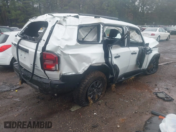 2024 Toyota Land Cruiser z VIN JTEABFAJ9RK004196, wystawiony jako IAAI lot #40875883 z przebiegiem 7 025 mil mil oraz . Historia ofert i sprzedaży dostępna na DreamBid. Obrazek 4.