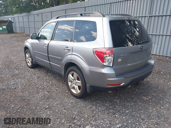 2010 Subaru Forester X Premium z VIN JF2SH6CC8AH750535, wystawiony jako IAAI lot #42799866 z przebiegiem 130 431 mil mil oraz . Historia ofert i sprzedaży dostępna na DreamBid. Obrazek 3.