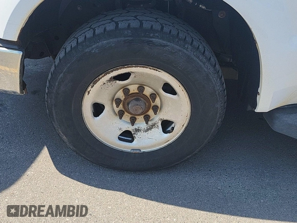 2008 Ford F-250 XL z VIN 1FTSW20538EE05153, wystawiony jako IAAI lot #42554757 z przebiegiem 162 318 mil mil oraz . Historia ofert i sprzedaży dostępna na DreamBid. Obrazek 45.