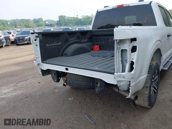 2022 Ford F-150 XL z VIN 1FTEW1EP1NKE50669, wystawiony jako IAAI lot #42294888 z przebiegiem 77 191 mil mil oraz . Historia ofert i sprzedaży dostępna na DreamBid. Obrazek 6.