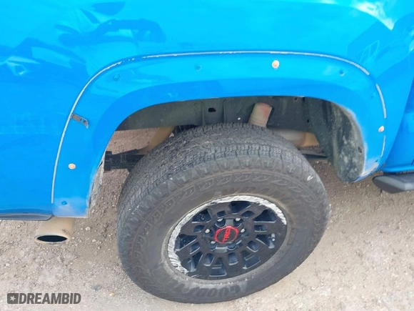 2019 Toyota Tacoma 4WD SR with VIN 5TFCZ5AN0KX199524, listed as a IAAI auction lot 41230720 with 91,183 mi miles. Bid and sale history available at carsss.com. Image 20.