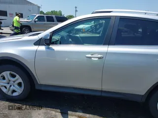 2013 Toyota RAV4 LE z VIN 2T3BFREV8DW022667, wystawiony jako IAAI lot #42656611 z przebiegiem 243 901 mil mil oraz . Historia ofert i sprzedaży dostępna na DreamBid. Obrazek 14.