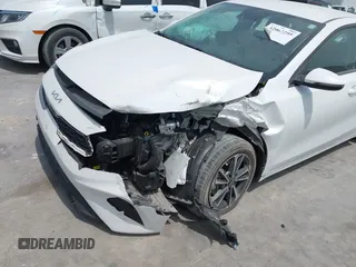 2024 Kia Forte LXS z VIN 3KPF24AD8RE728019, wystawiony jako IAAI lot #42067295 z przebiegiem 14 000 mil mil oraz . Historia ofert i sprzedaży dostępna na DreamBid. Obrazek 6.