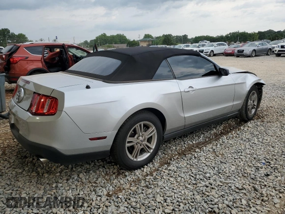 2012 Ford Mustang V6 z VIN 1ZVBP8EM4C5265359, wystawiony jako Copart lot #57124815 z przebiegiem 169 977 mil mil oraz Szkoda całkowita • Salvage title. Historia ofert i sprzedaży dostępna na DreamBid. Obrazek 3.