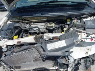 2001 Dodge Caravan ES with VIN 2B4GP54L11R322680, listed as a IAAI auction lot 42027676 with 178,265 mi miles. Bid and sale history available at carsss.com. Image 10.
