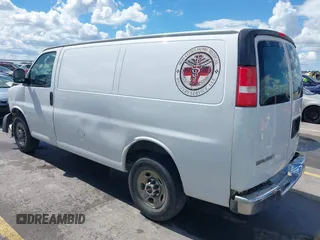 2017 GMC Savana Cargo Van with VIN 1GTW7AFF1H1913587, listed as a IAAI auction lot 40216941 with 269,708 mi miles. Bid and sale history available at carsss.com. Image 3.