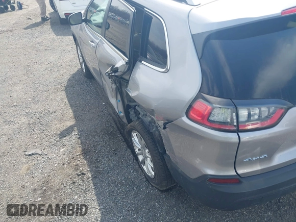 2019 Jeep Cherokee Latitude with VIN 1C4PJMCB4KD239465, listed as a IAAI auction lot 41849483 with 81,229 mi miles. Bid and sale history available at carsss.com. Image 19.