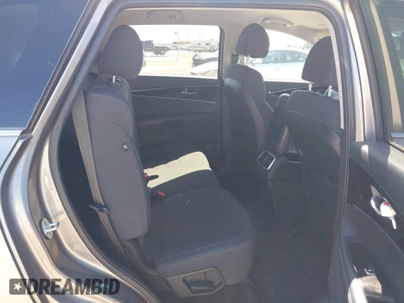 2018 Kia Sorento LX with VIN 5XYPG4A31JG407962, listed as a IAAI auction lot 41774715 with 155,338 mi miles. Bid and sale history available at carsss.com. Image 8.