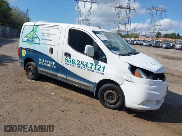 2015 Nissan NV200 SV with VIN 3N6CM0KN2FK696854, listed as a IAAI auction lot 40484019 with 198,411 mi miles. Bid and sale history available at carsss.com. Image 1.