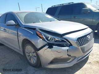 2016 Hyundai Sonata Hybrid SE with VIN KMHE24L15GA025570, listed as a IAAI auction lot 41735029 with 142,346 mi miles. Bid and sale history available at carsss.com. Image 6.