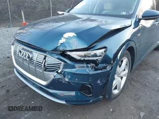 2019 Audi e-tron Prestige with VIN WA1VABGE0KB011579, listed as a IAAI auction lot 41027812 with 41,549 mi miles and . Bid and sale history available at DreamBid. Image 6.