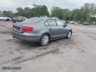 2014 Volkswagen Jetta Sedan SE with VIN 3VWD17AJ4EM428668, listed as a IAAI auction lot 41990578 with 132,672 mi miles. Bid and sale history available at carsss.com. Image 4.