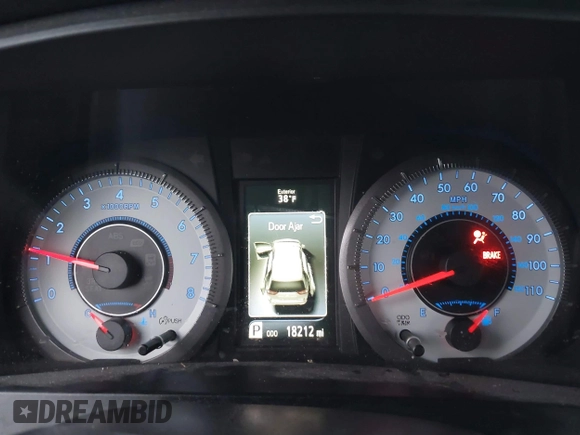2017 Toyota Sienna SE with VIN 5TDXZ3DC4HS806247, listed as a IAAI auction lot 41323320 with 18,212 mi miles and . Bid and sale history available at DreamBid. Image 7.
