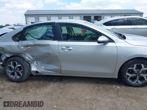 2021 Kia Forte LXS with VIN 3KPF24AD4ME302515, listed as a IAAI auction lot 42204617 with 33,354 mi miles and . Bid and sale history available at DreamBid. Image 13.