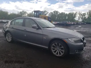 2011 BMW 3 Series 328i z VIN WBAPH7C52BE677190, wystawiony jako Copart lot #55494325 z przebiegiem 89 217 mil mil oraz Szkoda całkowita • Salvage title. Historia ofert i sprzedaży dostępna na DreamBid. Obrazek 4.