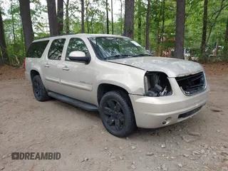 2008 GMC Yukon XL SLT with VIN 1GKFC16J28R107117, listed as a IAAI auction lot 42094539 with 197,311 mi miles. Bid and sale history available at carsss.com. Image 1.