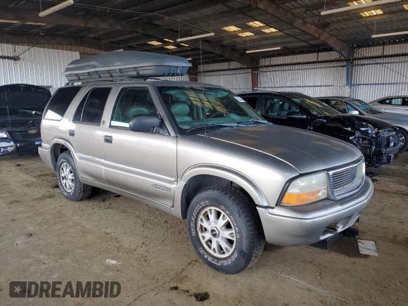 2000 GMC Jimmy SLE Convenience z VIN 1GKDT13W7Y2384460, wystawiony jako Copart lot #85545254 z przebiegiem 165 787 mil mil oraz Czysty tytuł • Clean title. Historia ofert i sprzedaży dostępna na DreamBid. Obrazek 4.