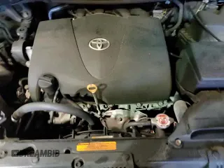 2017 Toyota Sienna XLE with VIN 5TDDZ3DC8HS159886, listed as a Copart auction lot 84218265 with 54,113 mi miles and Salvage title. Bid and sale history available at DreamBid. Image 16.