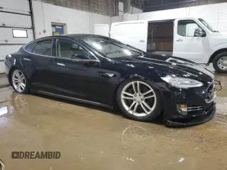 2013 Tesla Model S with VIN 5YJSA1CG1DFP03666, listed as a Copart auction lot 55698345 with 72,592 mi miles and Clean Title. Bid and sale history available at DreamBid. Image 4.