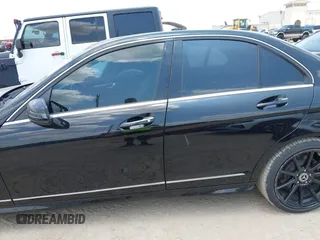 2014 Mercedes-Benz C 250 Sport z VIN WDDGF4HB7EA955671, wystawiony jako IAAI lot #42314853 z przebiegiem 137 155 mil mil oraz . Historia ofert i sprzedaży dostępna na DreamBid. Obrazek 14.
