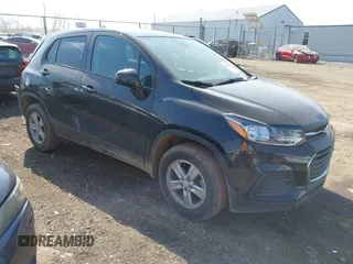 2022 Chevrolet Trax LS z VIN KL7CJNSM4NB551564, wystawiony jako IAAI lot #42066707 z przebiegiem 38 245 mil mil oraz . Historia ofert i sprzedaży dostępna na DreamBid. Obrazek 1.
