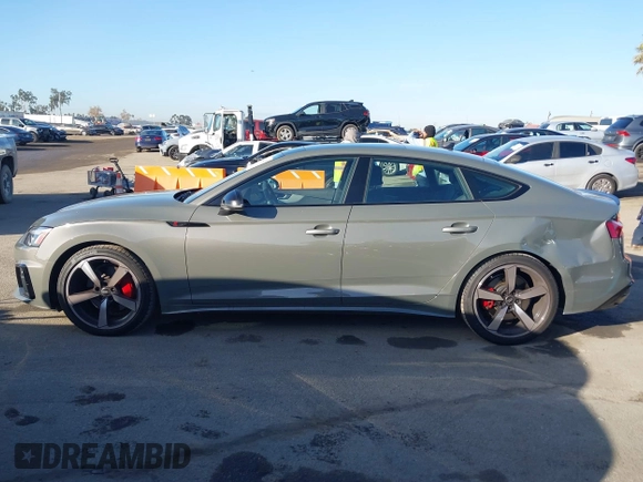 2024 Audi A5 Sportback S line Premium Plus z VIN WAUFACF52RA050804, wystawiony jako IAAI lot #41046774 z przebiegiem 6 493 mil mil oraz . Historia ofert i sprzedaży dostępna na DreamBid. Obrazek 14.
