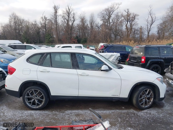 2013 BMW X1 28i with VIN WBAVM1C58DVW45962, listed as a IAAI auction lot 41323144 with 117,363 mi miles. Bid and sale history available at carsss.com. Image 13.