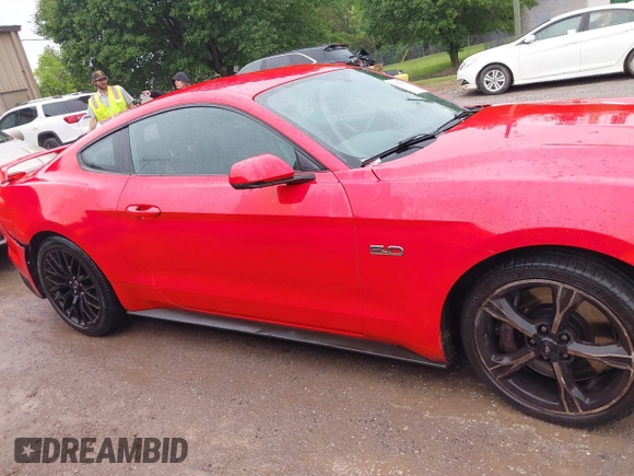 2018 Ford Mustang GT z VIN 1FA6P8CF7J5101258, wystawiony jako IAAI lot #42122472 z przebiegiem 91 700 mil mil oraz . Historia ofert i sprzedaży dostępna na DreamBid. Obrazek 13.