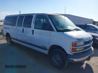 2001 Chevrolet Express with VIN 1GAHG39R211180863, listed as a IAAI auction lot 41855235 with 148,672 mi miles. Bid and sale history available at carsss.com. Image 1.