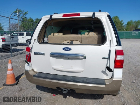 2011 Ford Expedition XLT z VIN 1FMJU1H58BEF02139, wystawiony jako IAAI lot #42065356 z przebiegiem 144 103 mil mil oraz . Historia ofert i sprzedaży dostępna na DreamBid. Obrazek 16.