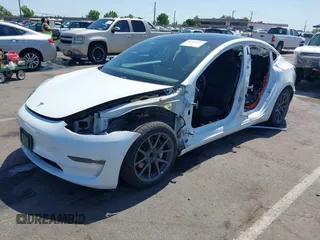 2020 Tesla Model 3 Standard Range Plus z VIN 5YJ3E1EA6LF659311, wystawiony jako IAAI lot #42363341 z przebiegiem 96 378 mil mil oraz . Historia ofert i sprzedaży dostępna na DreamBid. Obrazek 2.