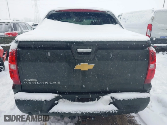 2013 Chevrolet Avalanche LS with VIN 3GNTKEE70DG230026, listed as a IAAI auction lot 41306545 with 208,557 mi miles. Bid and sale history available at carsss.com. Image 16.