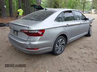 2020 Volkswagen Jetta SEL z VIN 3VWE57BU9LM082552, wystawiony jako IAAI lot #42091492 z przebiegiem 60 775 mil mil oraz . Historia ofert i sprzedaży dostępna na DreamBid. Obrazek 4.