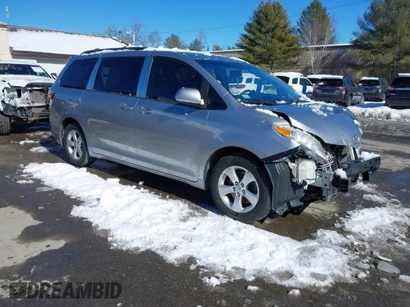 2017 Toyota Sienna LE Auto Access Seat with VIN 5TDKZ3DC1HS858686, listed as a IAAI auction lot 41632546 with 195,088 mi miles. Bid and sale history available at carsss.com. Image 1.