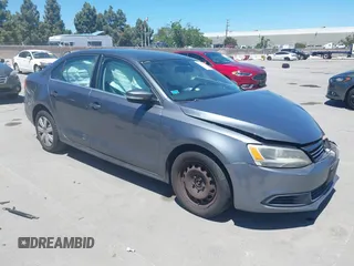 2013 Volkswagen Jetta SE z VIN 3VWDP7AJ5DM435769, wystawiony jako IAAI lot #42344877 z przebiegiem 165 812 mil mil oraz . Historia ofert i sprzedaży dostępna na DreamBid. Obrazek 1.