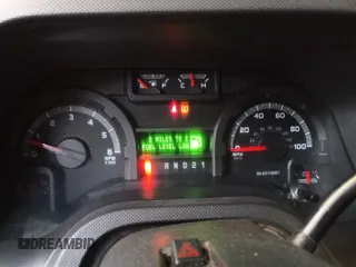 2009 Ford Econoline Cargo Commercial z VIN 1FTSE34L49DA27420, wystawiony jako IAAI lot #41940390 z przebiegiem 168 157 mil mil oraz . Historia ofert i sprzedaży dostępna na DreamBid. Obrazek 1.
