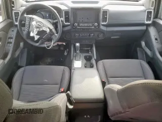 2024 Nissan Frontier SV z VIN 1N6ED1EJ9RN652436, wystawiony jako Copart lot #58829885 z przebiegiem 18 520 mil mil oraz Szkody całkowita. Historia ofert i sprzedaży dostępna na DreamBid. Obrazek 8.