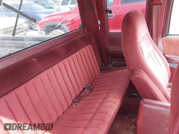 1994 GMC Sierra 1500 z VIN 2GTEK19K4R1561409, wystawiony jako IAAI lot #41903157 z przebiegiem 416 719 mil mil oraz . Historia ofert i sprzedaży dostępna na DreamBid. Obrazek 8.