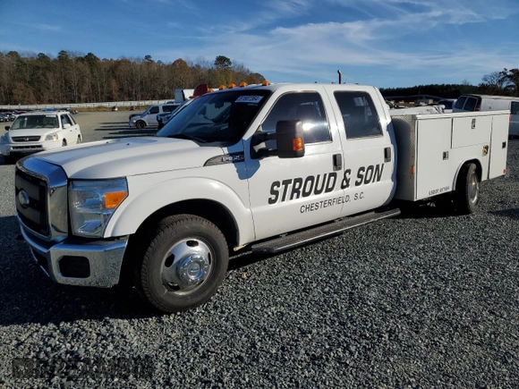2015 Ford F-350 with VIN 1FD8W3G65FED35954, listed as a Copart auction lot 81807364 with 128,541 mi miles and Salvage title. Bid and sale history available at DreamBid. Image 1.