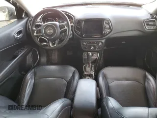 2018 Jeep Compass Limited z VIN 3C4NJCCBXJT361662, wystawiony jako Copart lot #57085315 z przebiegiem 61 815 mil mil oraz Szkoda całkowita • Salvage title. Historia ofert i sprzedaży dostępna na DreamBid. Obrazek 8.