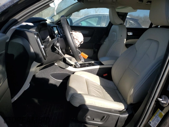 2023 Volvo XC40 Ultimate Bright Theme с VIN YV4L12UA2P2018231, выставлен на аукционе Copart как лот 41922235 с пробегом 39 681 миль миль и Списание • Salvage title. История ставок и продаж доступна на DreamBid. Изображение 7.