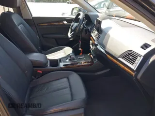 2019 Audi Q5 Premium with VIN WA1ANAFY2K2040638, listed as a IAAI auction lot 42095555 with 98,990 mi miles. Bid and sale history available at carsss.com. Image 5.