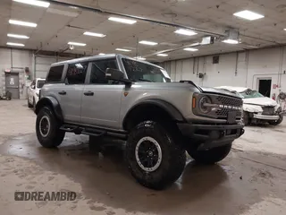 2023 Ford Bronco z VIN 1FMEE5DP2PLB55066, wystawiony jako IAAI lot #41981227 z przebiegiem 16 137 mil mil oraz . Historia ofert i sprzedaży dostępna na DreamBid. Obrazek 1.