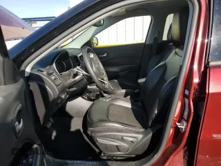 2021 Jeep Compass Latitude z VIN 3C4NJCBB8MT526873, wystawiony jako Copart lot #48359115 z przebiegiem 86 379 mil mil oraz Szkoda całkowita • Salvage title. Historia ofert i sprzedaży dostępna na DreamBid. Obrazek 7.