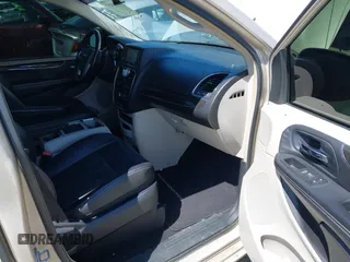 2013 Chrysler Town & Country Touring with VIN 2C4RC1BG8DR559824, listed as a IAAI auction lot 41818237 with 211,248 mi miles. Bid and sale history available at carsss.com. Image 5.