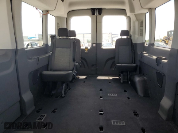 2024 Ford Transit Passenger XL with VIN 1FBAX2C89RKA74343, listed as a Copart auction lot 53151605 with 32,299 mi miles and Clean Title. Bid and sale history available at carsss.com. Image 10.