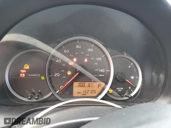 2012 Toyota Yaris L z VIN JTDKTUD35CD504228, wystawiony jako Copart lot #58016035 z przebiegiem 192 105 mil mil oraz Czysty tytuł • Clean title. Historia ofert i sprzedaży dostępna na DreamBid. Obrazek 9.
