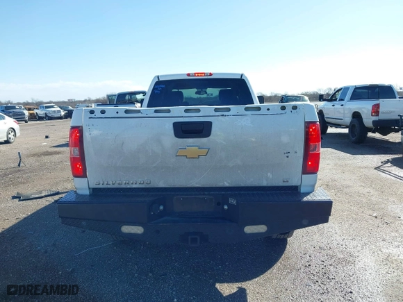 2011 Chevrolet Silverado 2500HD LT with VIN 1GC1CXCG8BF259669, listed as a IAAI auction lot 41710636 with 214,170 mi miles. Bid and sale history available at carsss.com. Image 17.