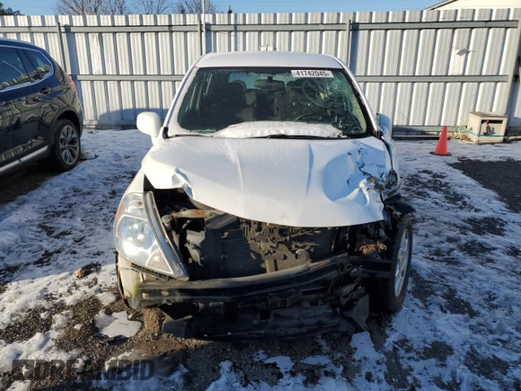 2009 Nissan Versa 1.8 S with VIN 3N1BC13E49L496601, listed as a Copart auction lot 41742045 with 199,039 mi miles and Salvage Title. Bid and sale history available at carsss.com. Image 5.